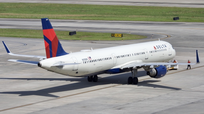 Photo of N315DN - Delta Airlines Airbus A321-200 at IAH on AeroXplorer Aviation Database