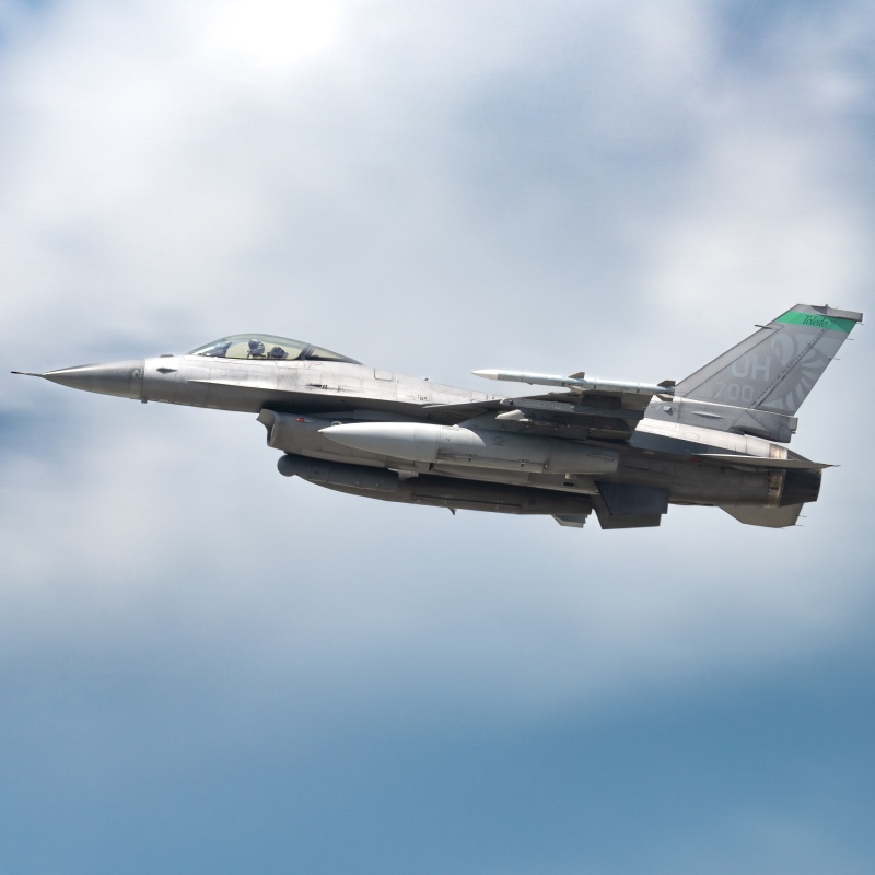 Photo of 90-0700 - USAF - United States Air Force General Dynamics F-16 Fighting Falcon at TOL on AeroXplorer Aviation Database