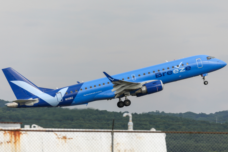 Photo of N110BZ - Breeze Airways Embraer E190 at AVP on AeroXplorer Aviation Database