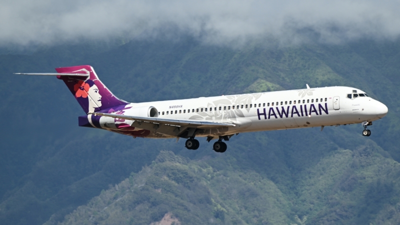 Photo of N488HA - Hawaiian Airlines Boeing 717-200 at OGG on AeroXplorer Aviation Database