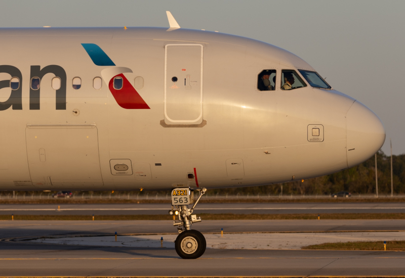 Photo of N563UW - American Airlines Airbus A321-200 at MCO on AeroXplorer Aviation Database