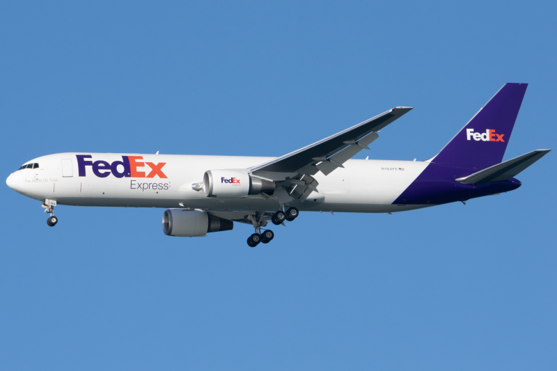 Photo of N184FE - FedEx Boeing 767-300F at SFO on AeroXplorer Aviation Database