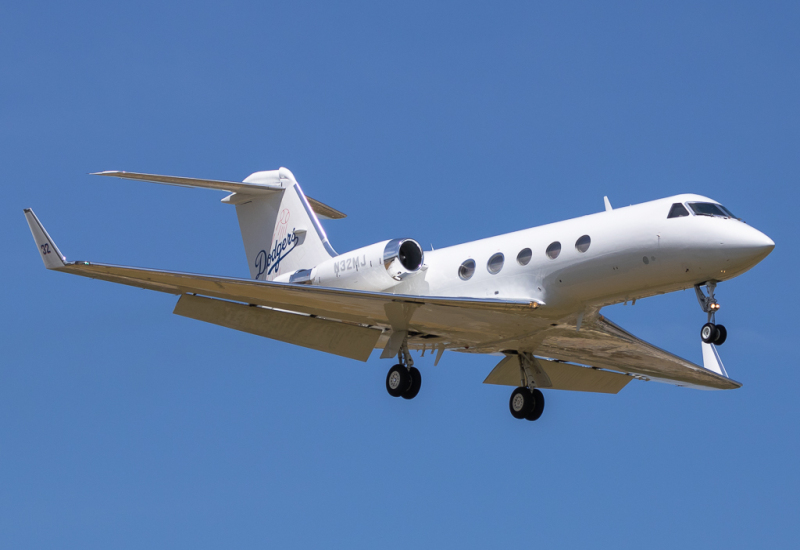 Photo of N32MJ - PRIVATE Gulfstream III at DAL on AeroXplorer Aviation Database