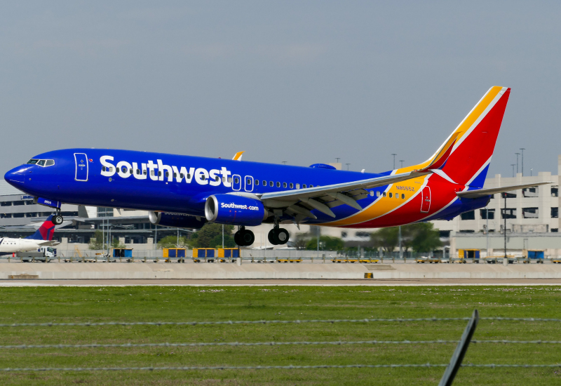 Photo of N8555Z - Southwest Airlines Boeing 737-800 at AUS on AeroXplorer Aviation Database