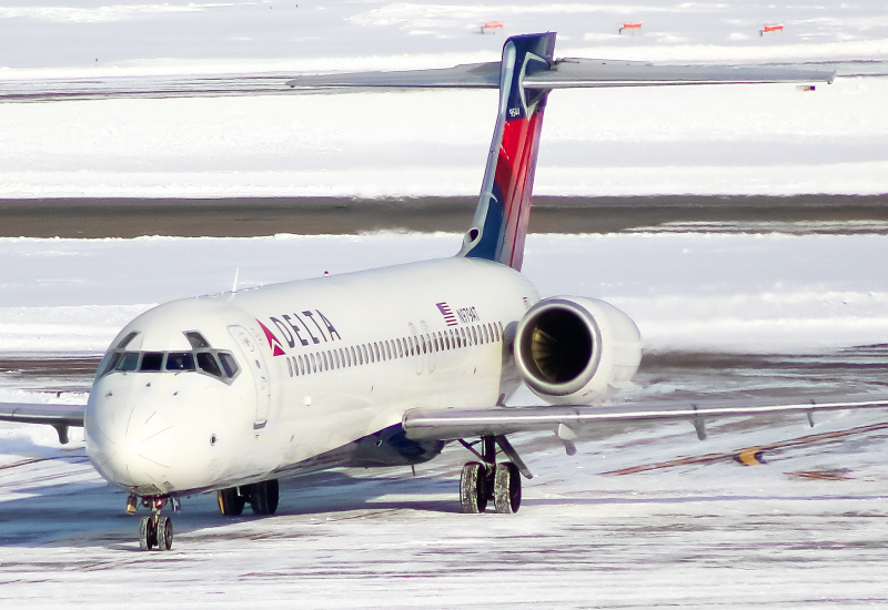 Photo of N979AT - Delta Airlines Boeing 717-200 at MKE on AeroXplorer Aviation Database