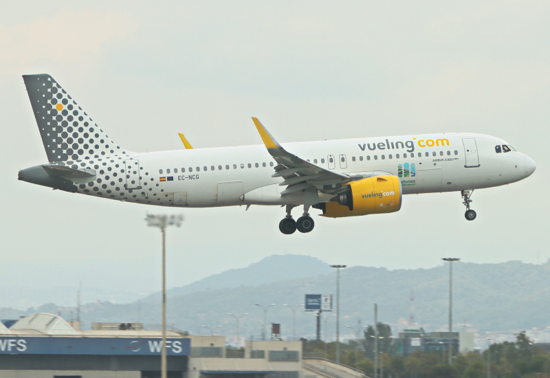 Photo of EC-NCG - Vueling Airbus A320 at BCN on AeroXplorer Aviation Database
