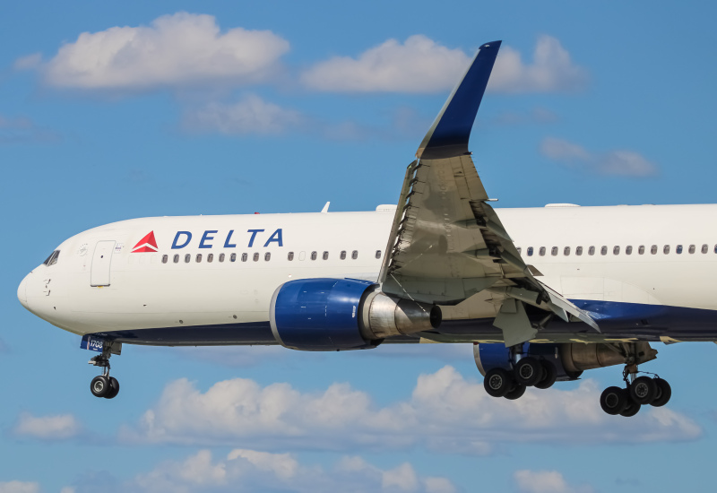 Photo of N178DZ - Delta Airlines Boeing 767-300 at BWI on AeroXplorer Aviation Database