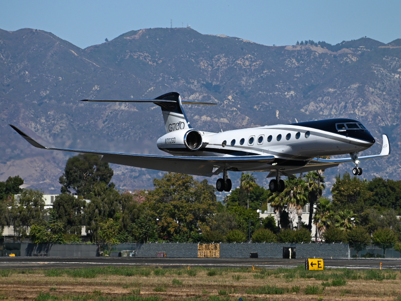 Photo of N702GD - PRIVATE Gulfstream G700 at VNY on AeroXplorer Aviation Database