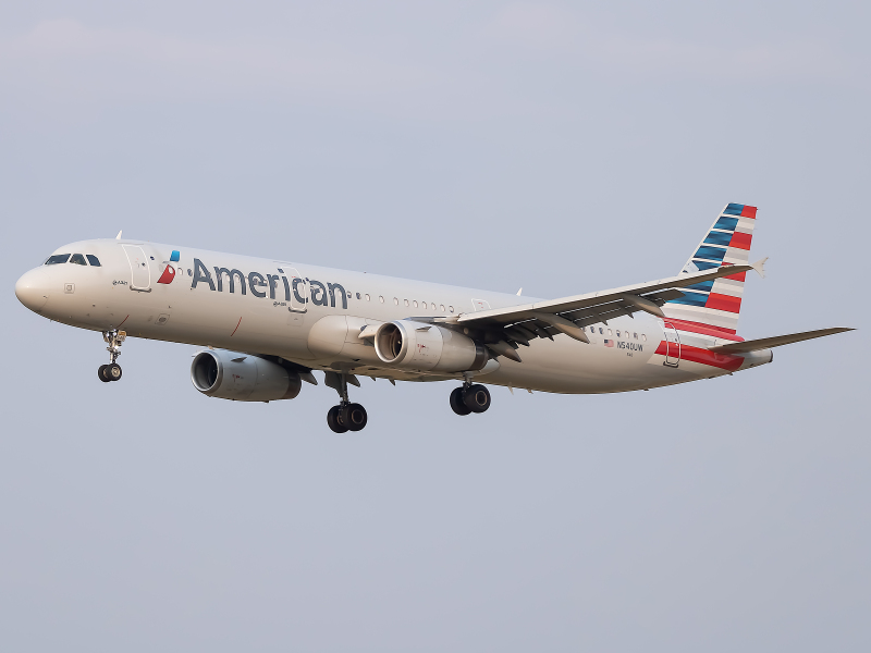 Photo of N540UW - American Airlines Airbus A321-200 at BWI on AeroXplorer Aviation Database