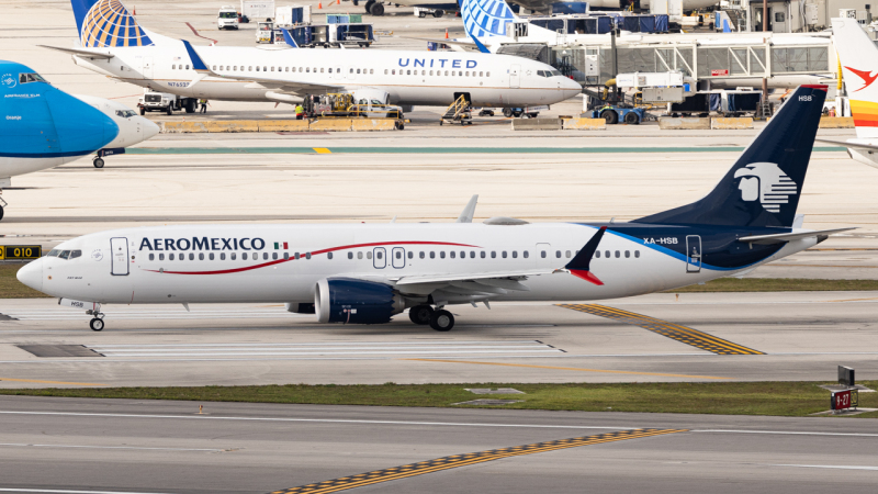 Photo of XA-HSB - Aeromexico Boeing 737 MAX 8 at MIA on AeroXplorer Aviation Database