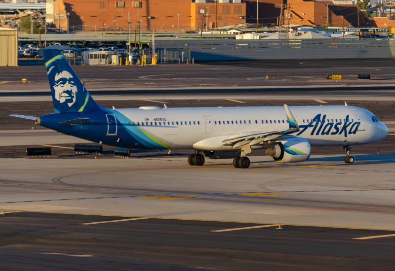 Photo of N925VA - Alaska Airlines Airbus A321NEO at PHX on AeroXplorer Aviation Database