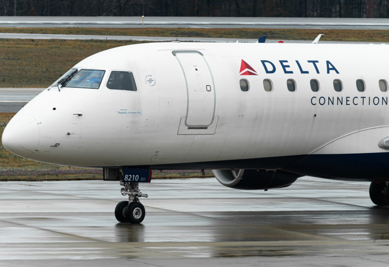 Photo of N210JQ - Delta Connection Embraer E175 at GSP on AeroXplorer Aviation Database