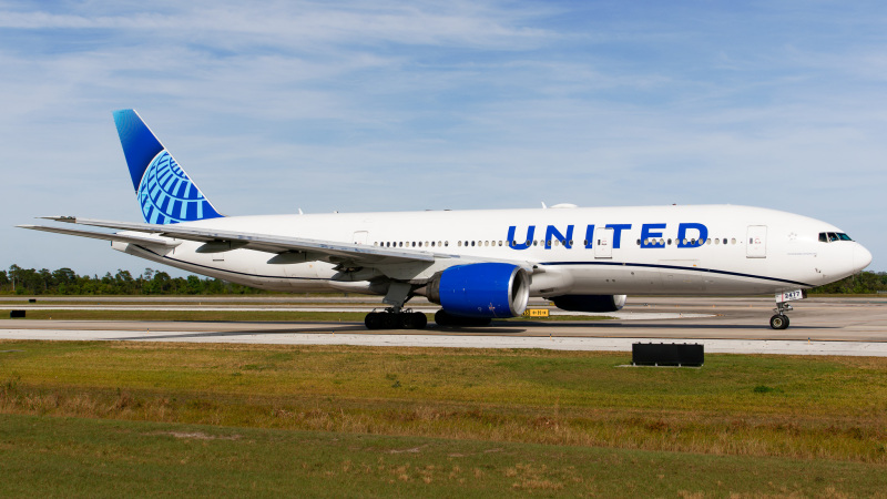 Photo of N777UA - United Airlines Boeing 777-200 at MCO on AeroXplorer Aviation Database