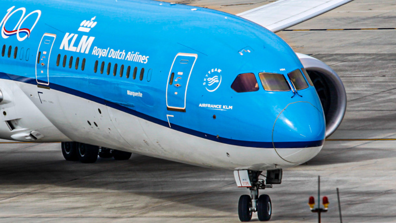 Photo of PH-BHN - KLM Boeing 787-9 at IAH on AeroXplorer Aviation Database