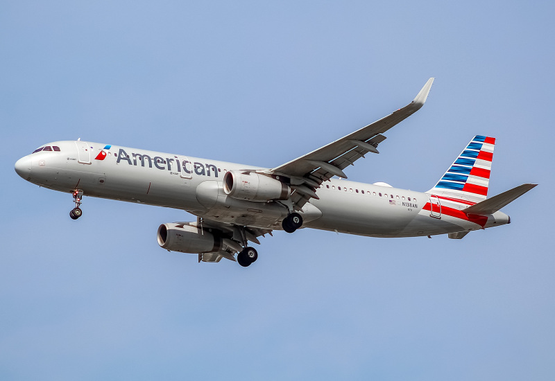 Photo of N138AN - American Airlines Airbus A321-200 at ORD on AeroXplorer Aviation Database