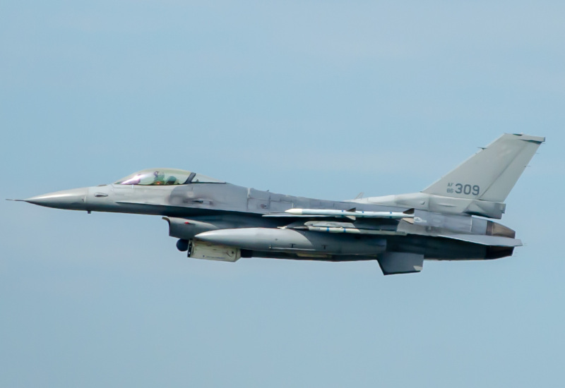 Photo of 860309 - Air National Guard General Dynamics F-16 Fighting Falcon at ACY on AeroXplorer Aviation Database