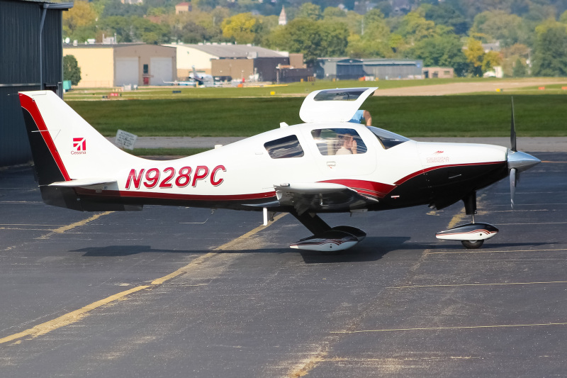 Photo of N928PC - PRIVATE  Cessna LC-41-550FG at LUK on AeroXplorer Aviation Database