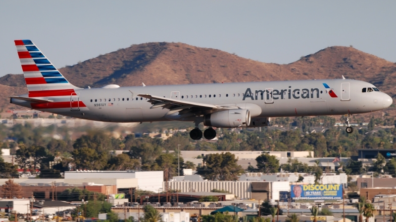 Photo of N981UY - American Airlines Airbus A321-200 at PHX on AeroXplorer Aviation Database