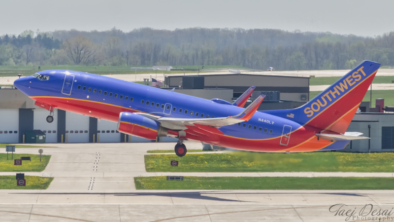 Photo of N440LV - Southwest Airlines Boeing 737-700 at MKE on AeroXplorer Aviation Database