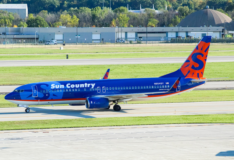 Photo of N804SY - Sun Country Airlines Boeing 737-800 at MKE on AeroXplorer Aviation Database