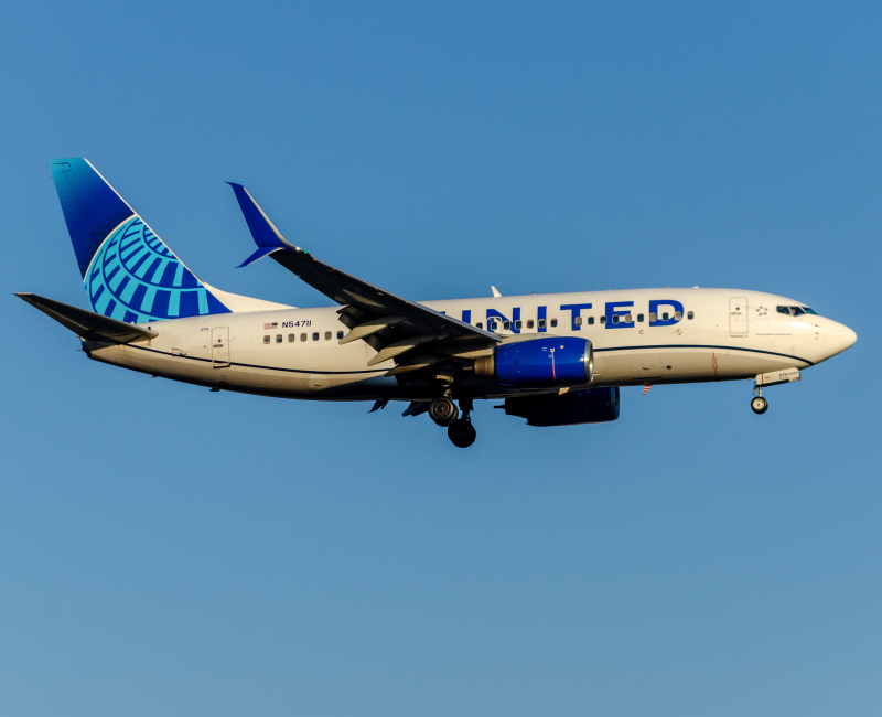 Photo of N54711 - United Airlines Boeing 737-700 at EWR on AeroXplorer Aviation Database