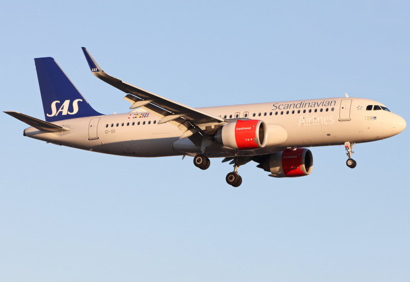 Photo of EI-SII - Scandinavian Airlines Airbus A320NEO at LHR on AeroXplorer Aviation Database
