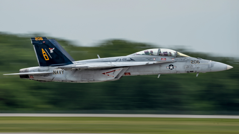 Photo of 165887 - US Navy Boeing F/A-18E/F Super Hornet at LCK on AeroXplorer Aviation Database
