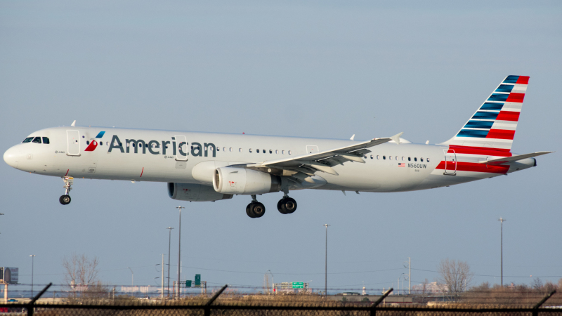 Photo of N560UW - American Airlines Airbus A321-200 at PHL on AeroXplorer Aviation Database