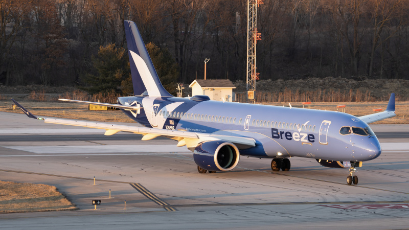 Photo of N218BZ - Breeze Airways Airbus A220-300 at CMH on AeroXplorer Aviation Database