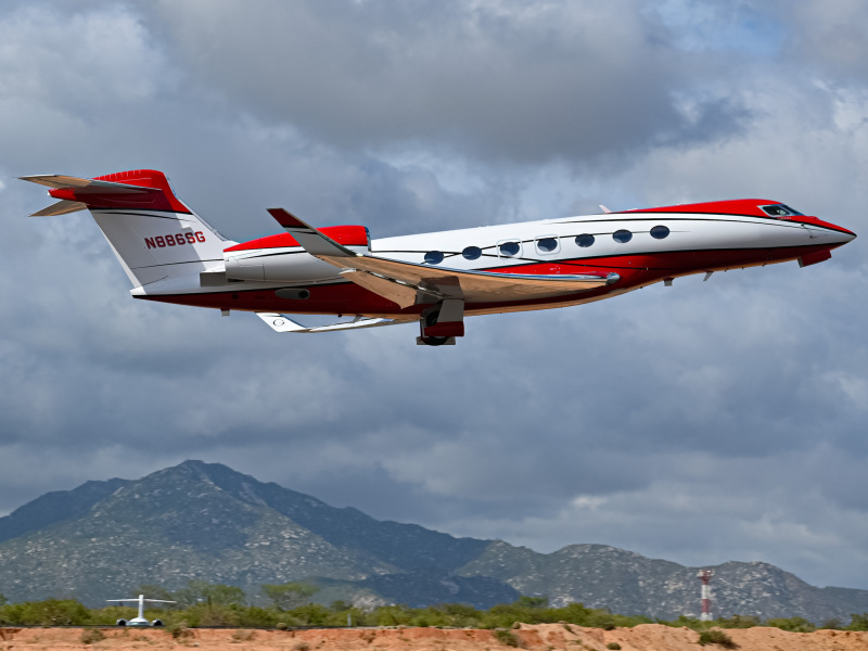 Photo of N886SY - PRIVATE Gulfstream G600 at CSL on AeroXplorer Aviation Database