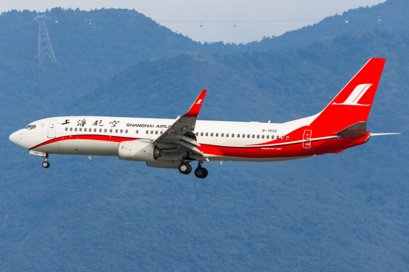 Photo of B-7632 - Shanghai Airlines Boeing 737-800 at HKG on AeroXplorer Aviation Database