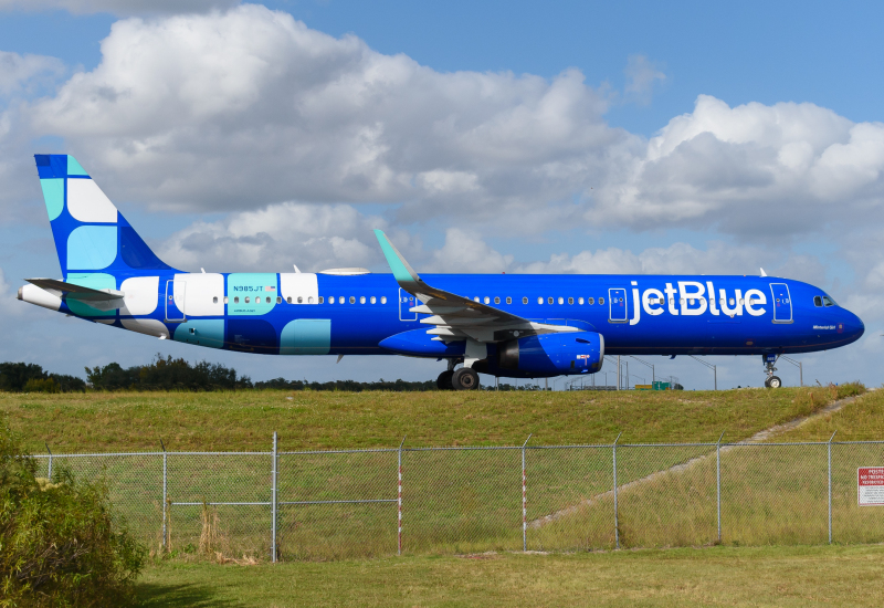 Photo of N985JT - JetBlue Airways Airbus A321-200 at MCO on AeroXplorer Aviation Database