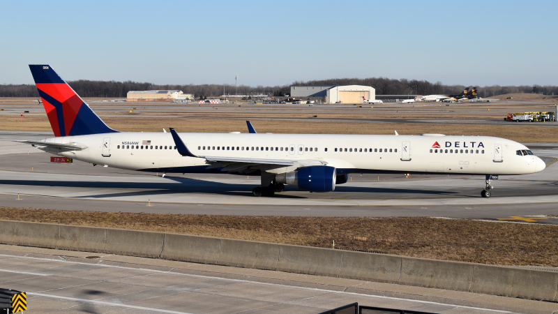 Photo of N586NW - Delta Airlines Boeing 757-300 at DTW on AeroXplorer Aviation Database