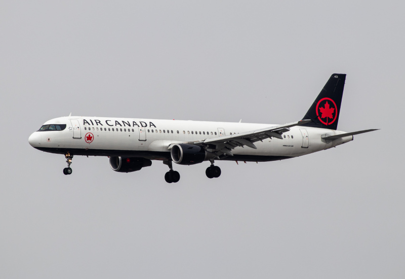 Photo of C-GIUB - Air Canada Airbus A321-200 at LAX on AeroXplorer Aviation Database