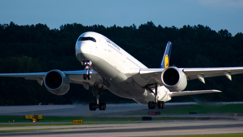 Photo of D-AIXF - Lufthansa Airbus A350-900 at CLT on AeroXplorer Aviation Database