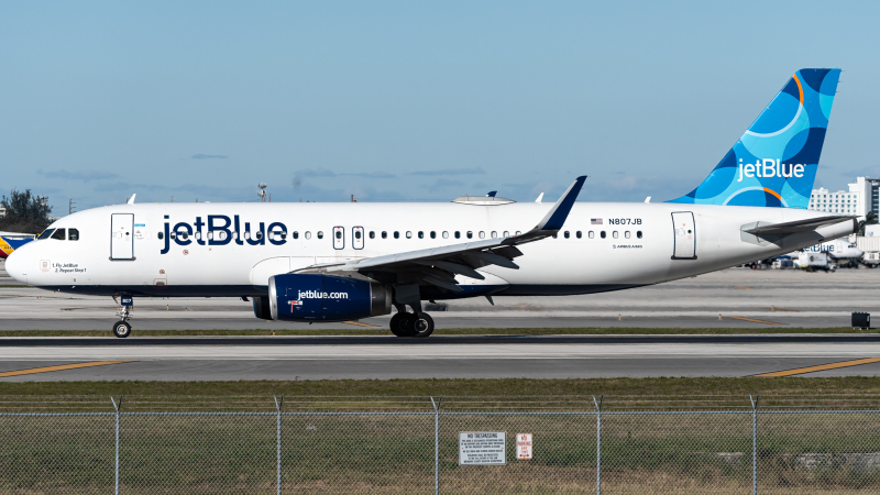 Photo of N807JB - JetBlue Airways Airbus A320 at FLL  on AeroXplorer Aviation Database