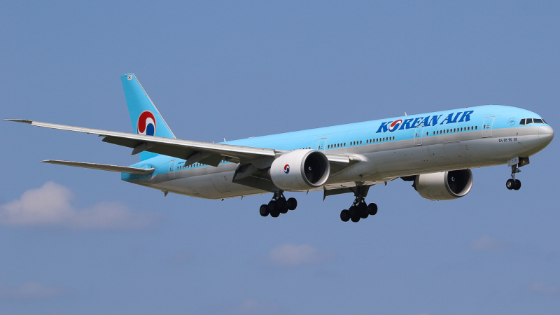 Photo of HL8208 - Korean Air  Boeing 777-300ER at ORD on AeroXplorer Aviation Database