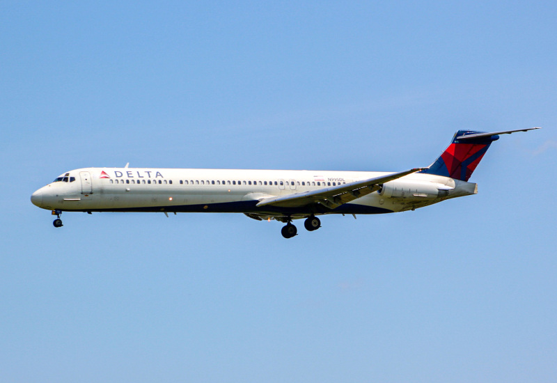 Photo of N995DL - Delta Airlines McDonnell Douglas MD88 at MCO on AeroXplorer Aviation Database