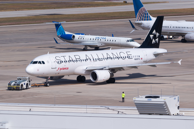 Photo of N689TA - Avianca Airbus A320 at IAH on AeroXplorer Aviation Database