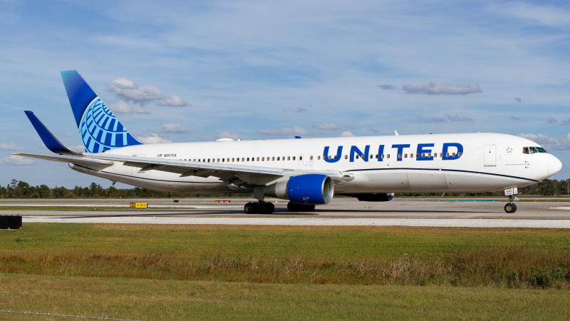 Photo of N657UA - United Airlines Boeing 767-300ER at MCO on AeroXplorer Aviation Database