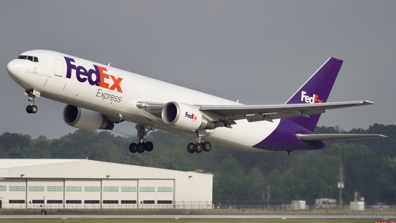 Photo of N143FE - FedEx Boeing 767-300F at IAH on AeroXplorer Aviation Database