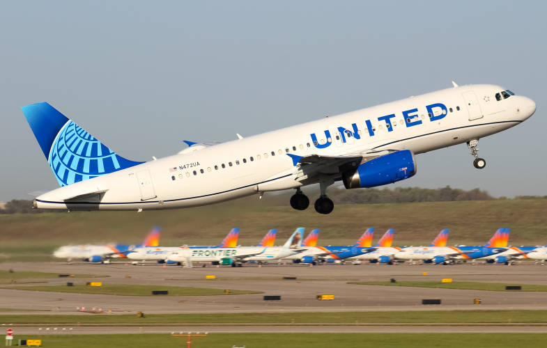 Photo of N472UA - United Airlines Airbus A320 at CVG on AeroXplorer Aviation Database