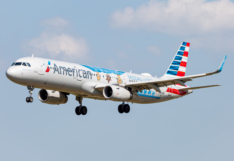 Photo of N167AN - American Airlines Airbus A321-200 at BWI on AeroXplorer Aviation Database