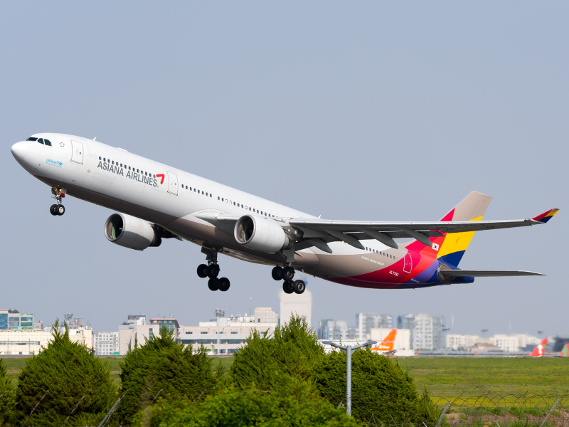 Photo of HL7792 - Asiana Airlines Airbus A330-300 at GMP on AeroXplorer Aviation Database