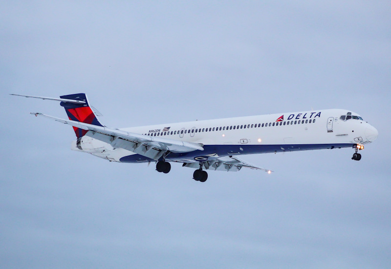 Photo of N962DN - Delta Airlines McDonnell Douglas MD-90 at MKE on AeroXplorer Aviation Database