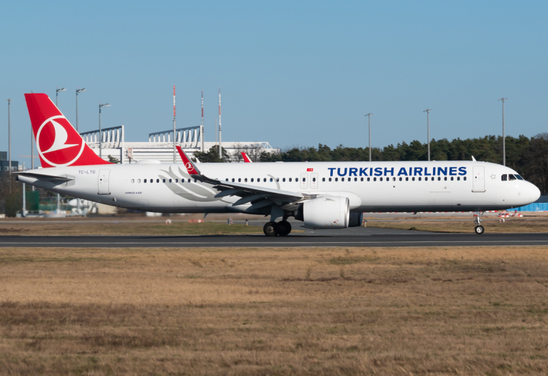 Photo of TC-LTG - Turkish Airlines Airbus A321-200 at FRA on AeroXplorer Aviation Database