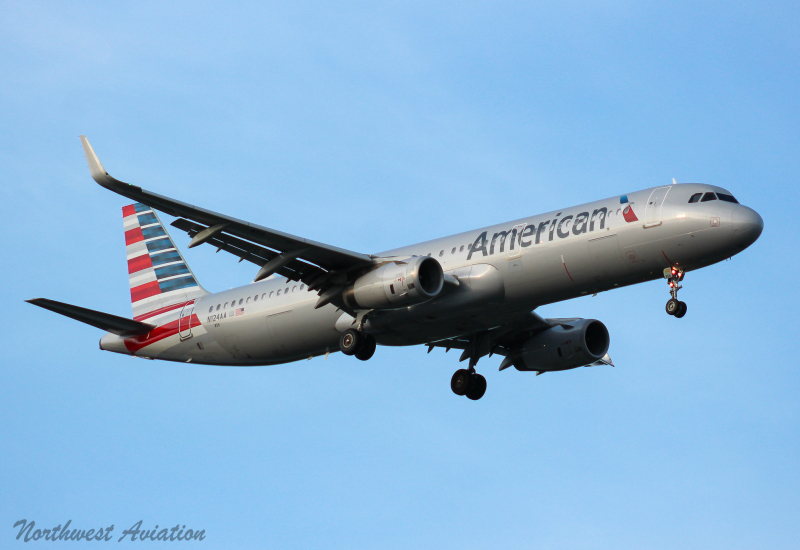 Photo of N124AA - American Airlines Airbus A321-200 at SEA on AeroXplorer Aviation Database
