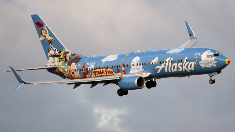 Photo of N537AS - Alaska Airlines Boeing 737-800 at DCA on AeroXplorer Aviation Database