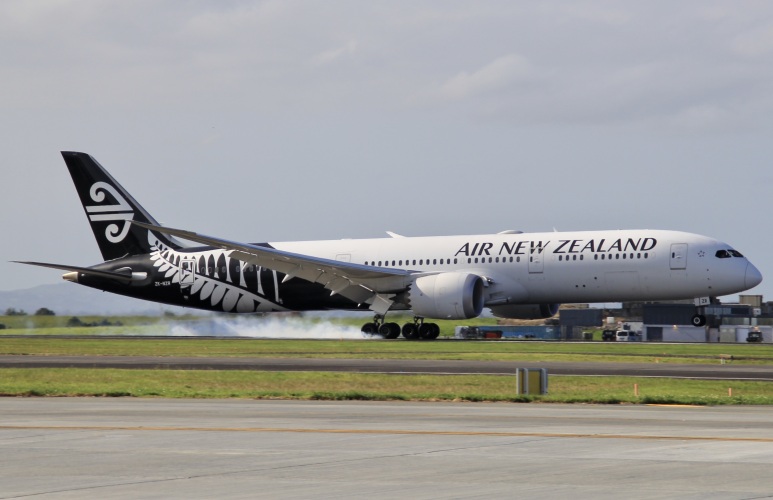 Photo of ZK-NZR - Air New Zealand Boeing 787-9 at AKL on AeroXplorer Aviation Database