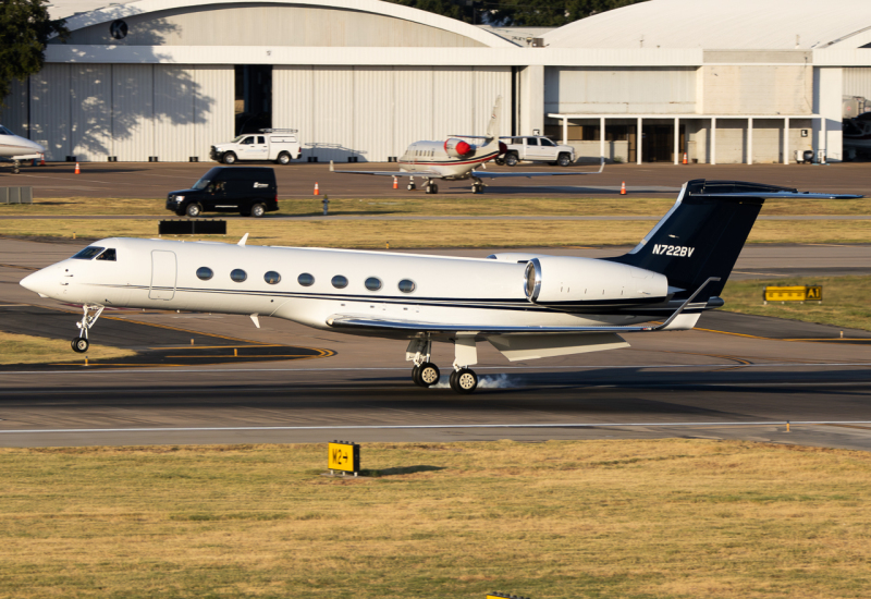 Photo of N722BV - PRIVATE Gulfstream G550 at DAL on AeroXplorer Aviation Database
